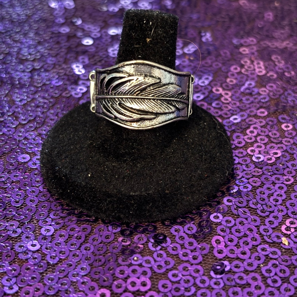 paparazzi Silver Feather Band Ring